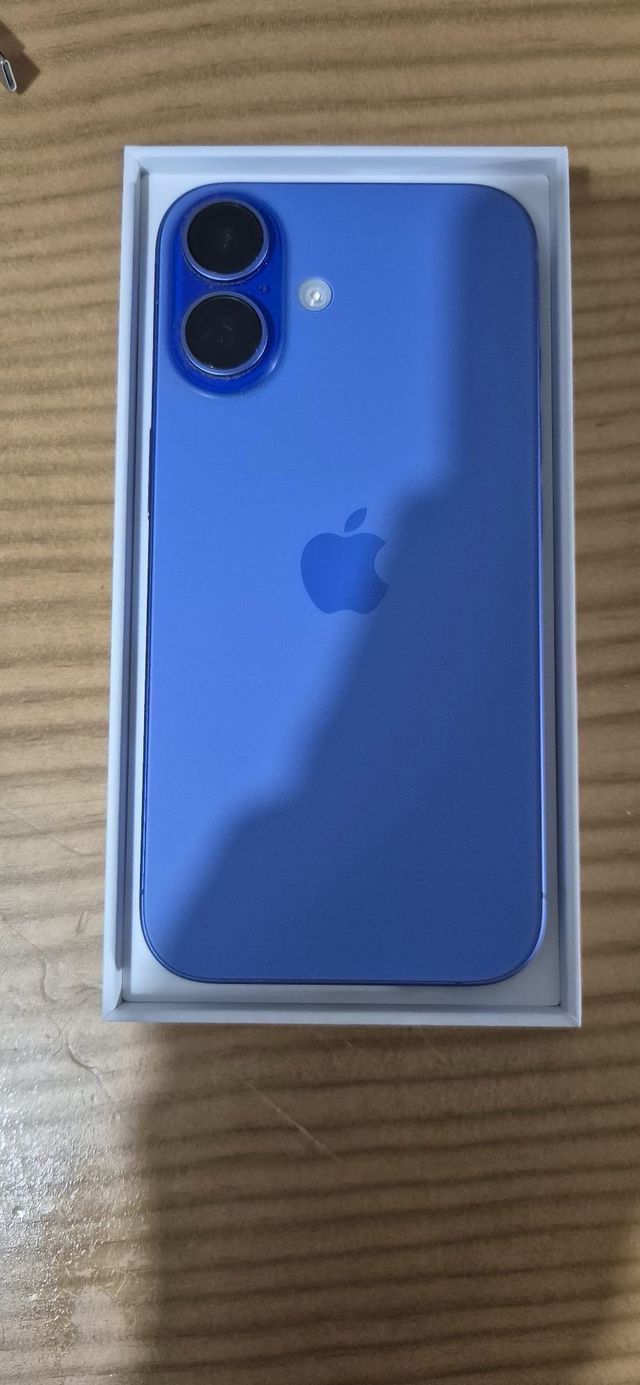 iPhone 16 Apple