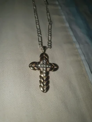 Cadena de plata con colgante de cruz