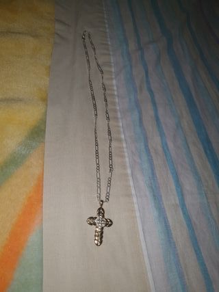 Cadena de plata con colgante de cruz
