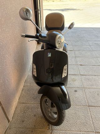 Vespa GT 125 Granturismo Negra