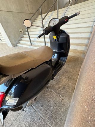 Vespa GT 125 Granturismo Negra