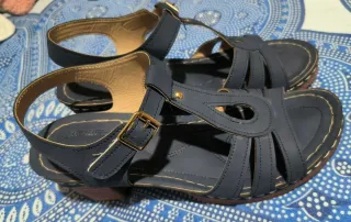 Sandalias azules de cuña