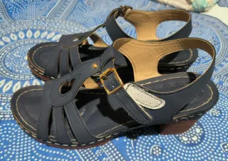 Sandalias azules de cuña