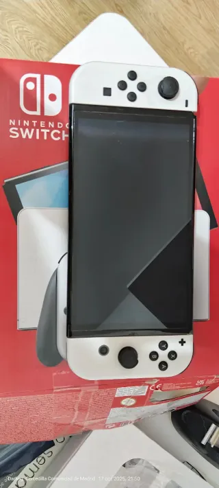 Nintendo Switch OLED bianco e nero