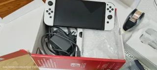 Nintendo Switch OLED bianco e nero