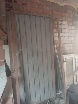 Puerta metálica