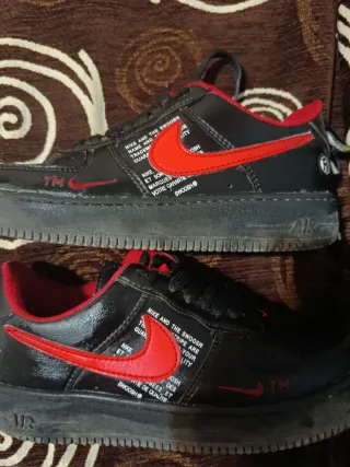 Nike Air Force 1 Negras y Rojas TM