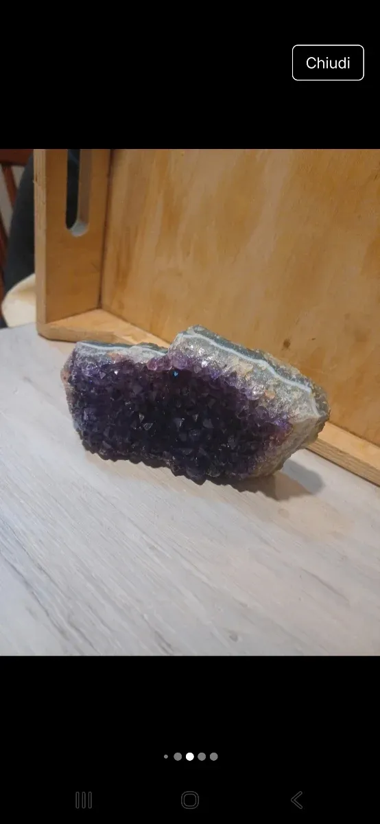 Ametista grezza con cristalli viola