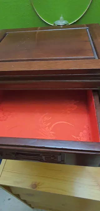 Joyero de madera tallada