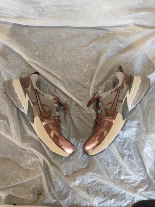 Nike V2K RUN Grigio Rosa