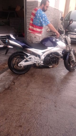 Suzuki GSR 600
