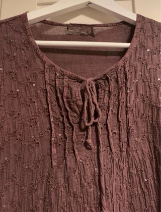 Blusón morado sin mangas con lentejuelas