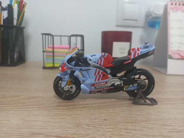 Moto Ducati Gresini Marc Marquez 1:18