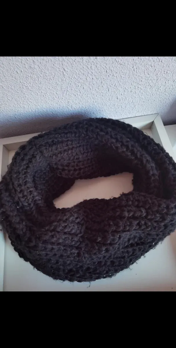 Cuello de lana negro