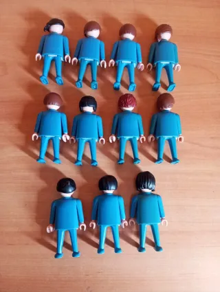 399. Playmobil lote 11 figuras base azul (1)