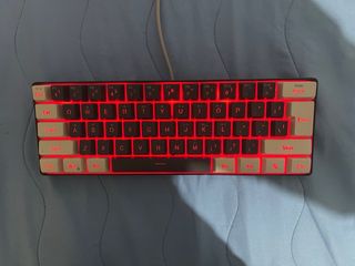 Tastiera Meccanica Gaming Nera e Bianca