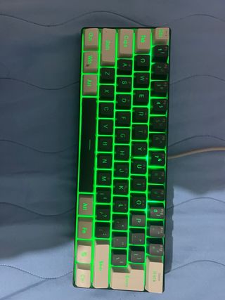 Tastiera Meccanica Gaming Nera e Bianca