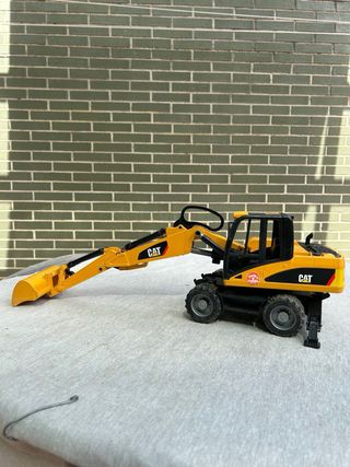Escavatore giocattolo Bruder CAT
