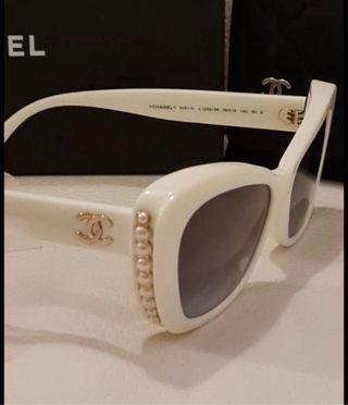 Gafas de sol Chanel perlas y logo dorado
