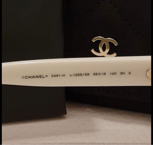 Gafas de sol Chanel perlas y logo dorado