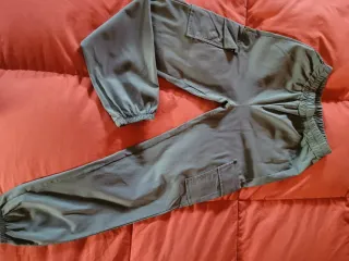 Pantaloni cargo verde oliva