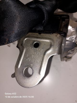 Cinturon de seguridad trasero Toyota Auris E15