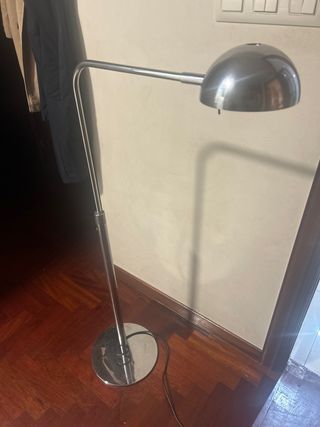 Lámpara de pie IKEA moderna cromada