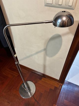 Lámpara de pie IKEA moderna cromada