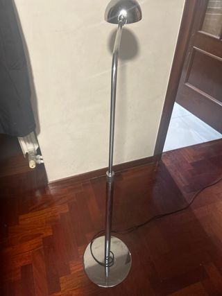 Lámpara de pie IKEA moderna cromada