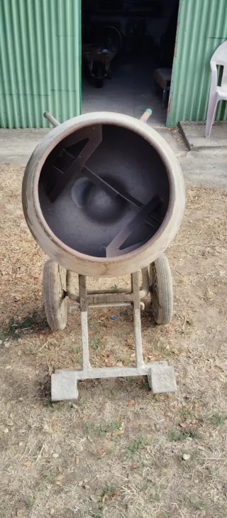 Hormigonera de obra con ruedas