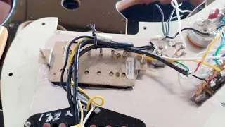 Fender StratocasterMIM(HSS)Seymour Duncan Mejorada