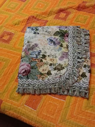 Copritavola floreale 130x130 cm