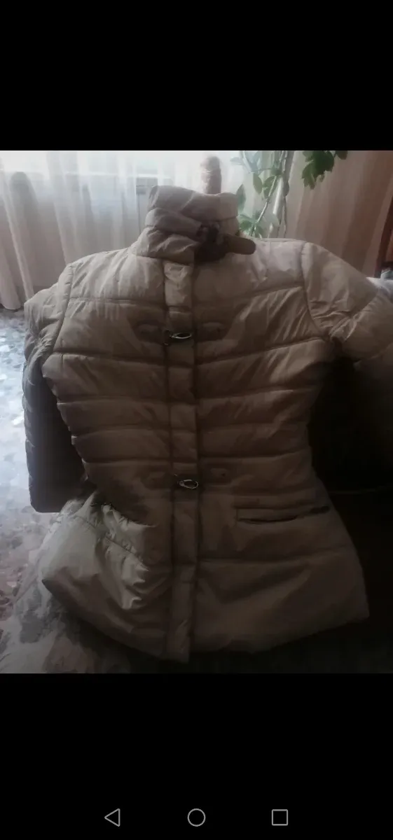 Chaquetón Corte Inglés Beige cuello alto..