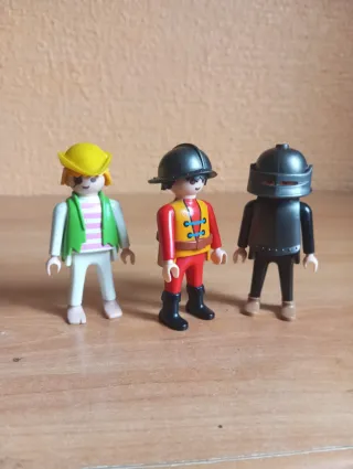 378. Playmobil 3 figuras medievales años 90