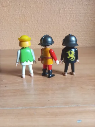 378. Playmobil 3 figuras medievales años 90