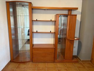 Mueble de salón madera y cristal
