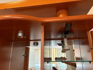 Mueble de salón madera y cristal