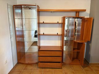 Mueble de salón madera y cristal