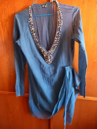 Túnica azul con pedrería