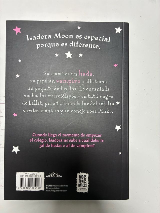 Isadora Moon va al colegio / Isadora Moon Goes ...