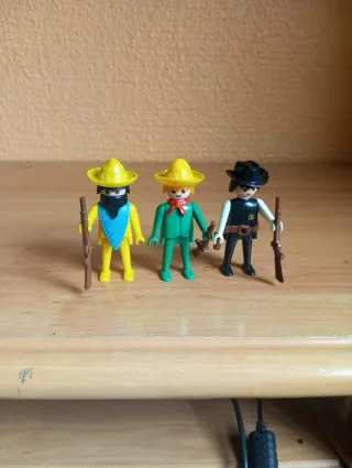 370. Playmobil lote 3 cowboys antiguos