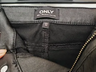 Pantaloni ecopelle neri aderenti 