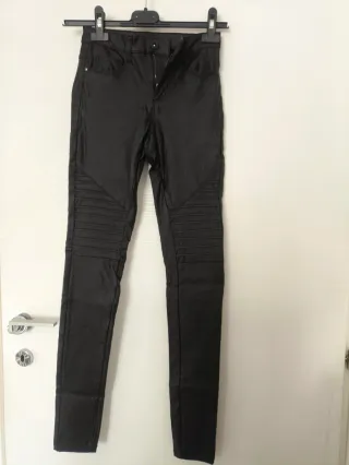 Pantaloni ecopelle neri aderenti 