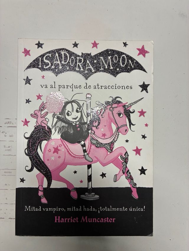Isadora Moon va de viaje (Isadora Moon 9) (Span...