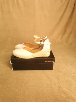 Sandalias cuña blancas