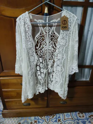 Chaqueta encaje y gasa marfil sin estrenar. 