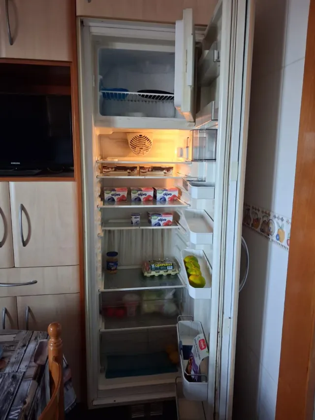 Nevera con armario para TV