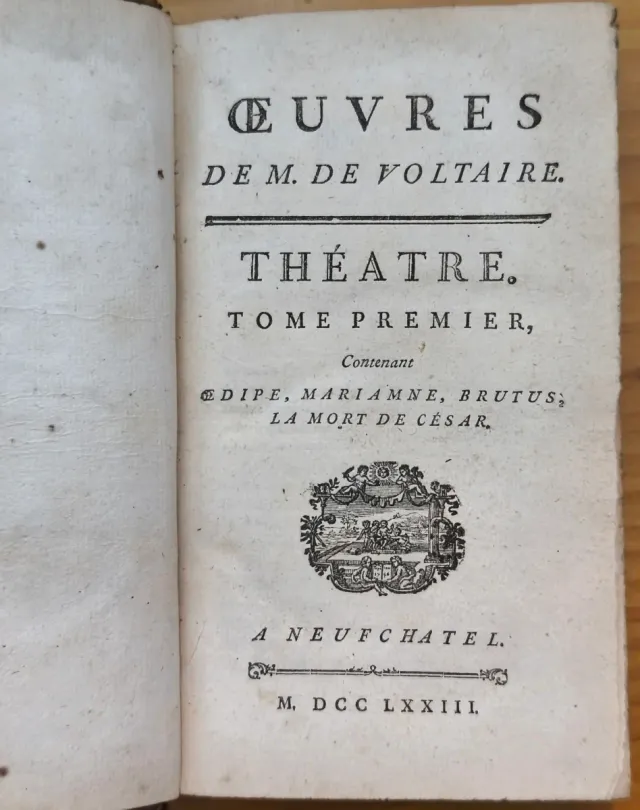 Libro antiguo de 1773. Bellos grabados. Voltaire
