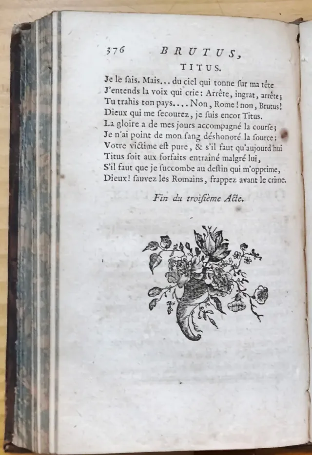 Libro antiguo de 1773. Bellos grabados. Voltaire