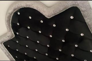 Cabecero terciopelo negro con piedras 
